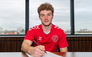 Young Defender Jones Pens Fleetwood Pro